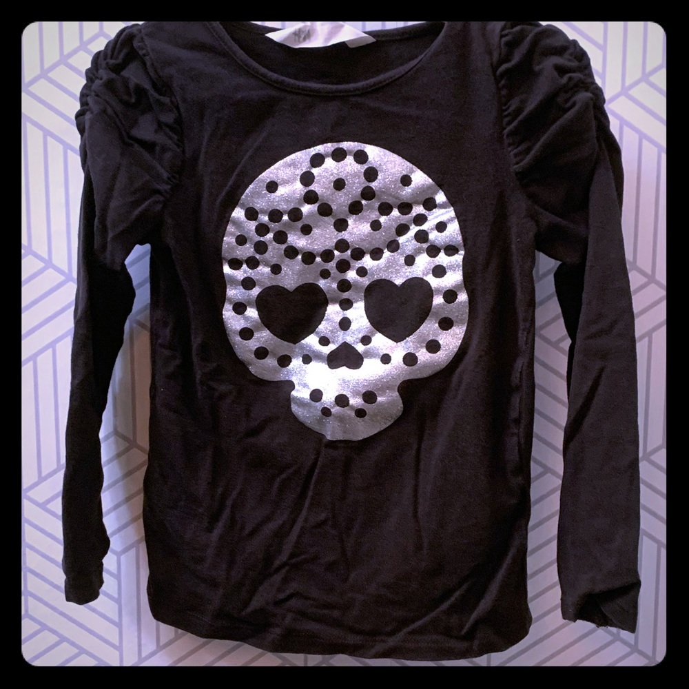 H & M girl's sugar skull shirt. Size 4-6.